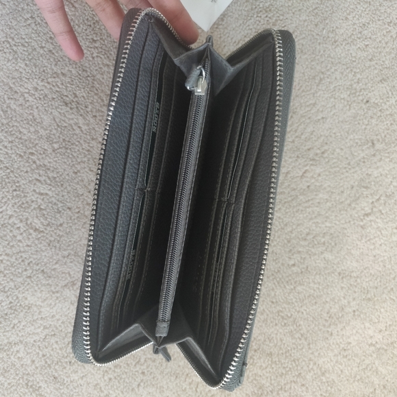 Roots Wallet - Picture 2 of 2